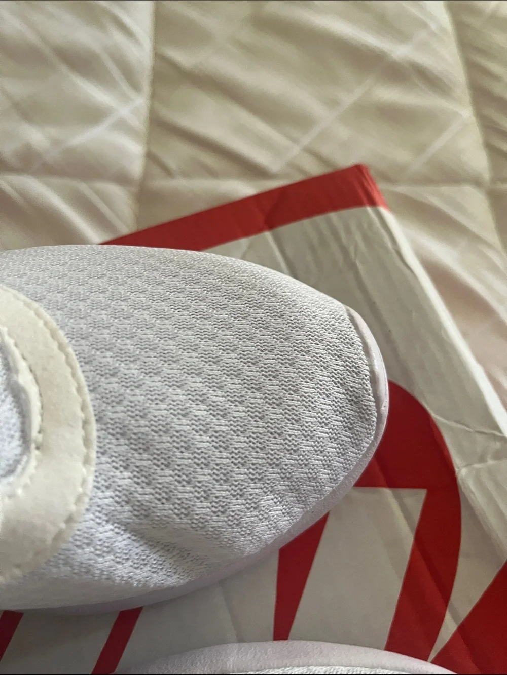 Nike Women's White Mesh Lightweight Sneakers